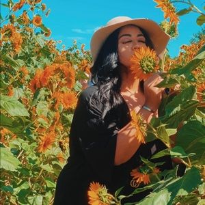 Meet your Posher, Parisha